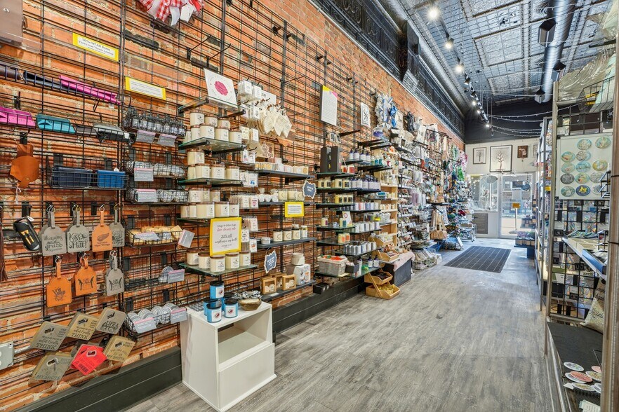 More Photos Of 409 S Main St, Rochester Storefront For Sale