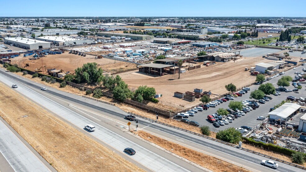 More Photos Of 2910 S Cherry Ave, Fresno Truck Terminal For Sale