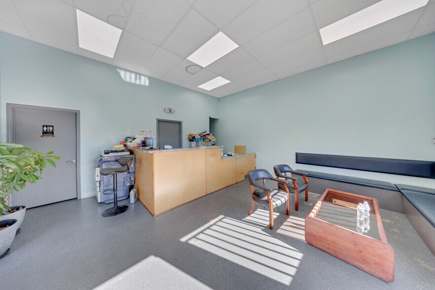 More Photos Of 4401 Beverly Blvd, Los Angeles Auto Repair For Sale