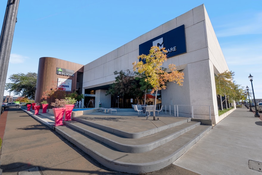 Primary Photo Of 1023 Main St, Conway Bank For Lease