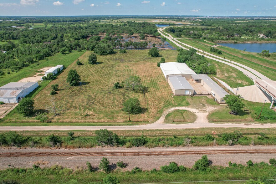 More Photos Of 7002 Bissell Rd, Manvel Manufacturing For Sale