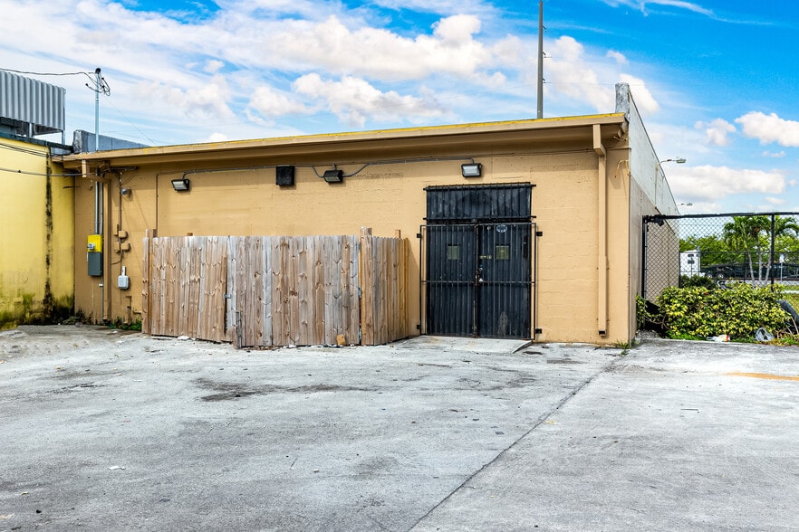 More Photos Of 811 S 21st Ave, Hollywood Freestanding For Lease