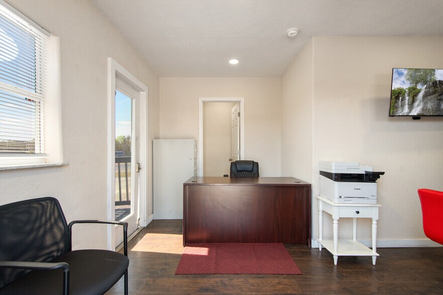 More Photos Of 7116 Rose Ave, Orlando Auto Dealership For Sale