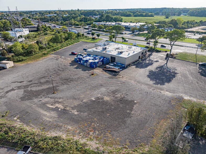 More Photos Of 585 Broadhollow Rd, Melville Warehouse For Lease