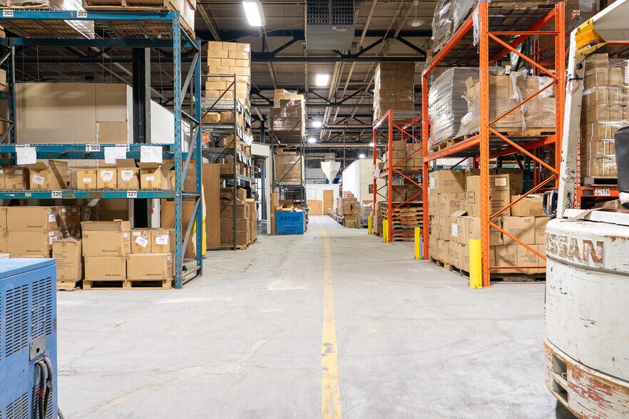 More Photos Of 9246 St Boivin, Montréal Manufacturing For Sale
