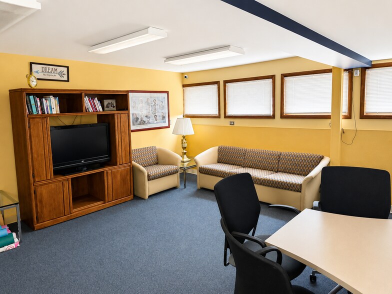 More Photos Of 2513 S Calhoun St, Fort Wayne Office For Sale