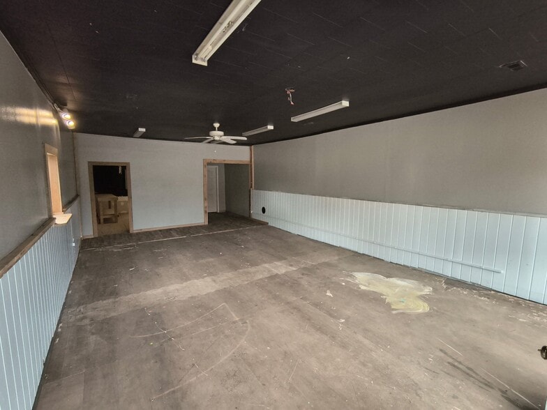 More Photos Of 202 E. North Main Street, Littleton General Retail For Sale