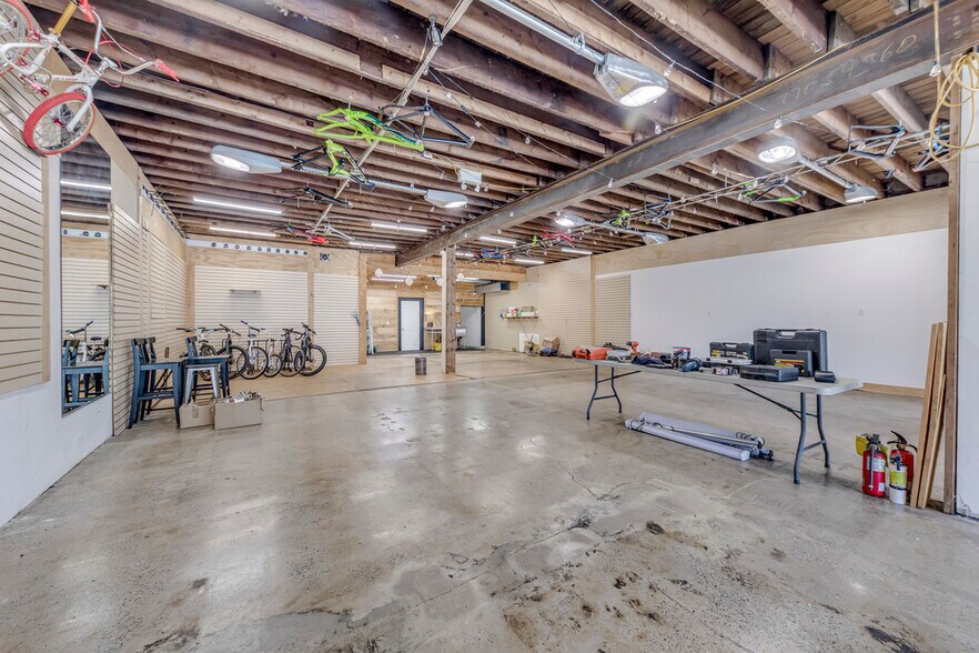 More Photos Of 3267 Lake Shore Blvd W, Toronto Storefront For Sale