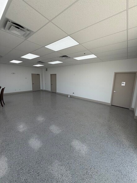 More Photos Of 5700 E Colonial Dr, Orlando General Retail For Lease