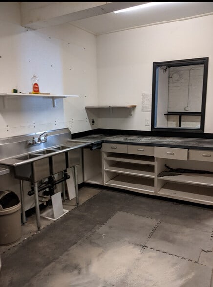 More Photos Of 108 Ross St, Molalla General Retail For Lease