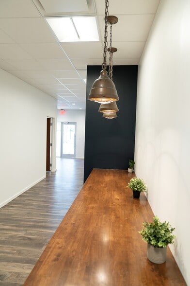 More Photos Of 1951 SR 426 W, Oviedo Office For Lease