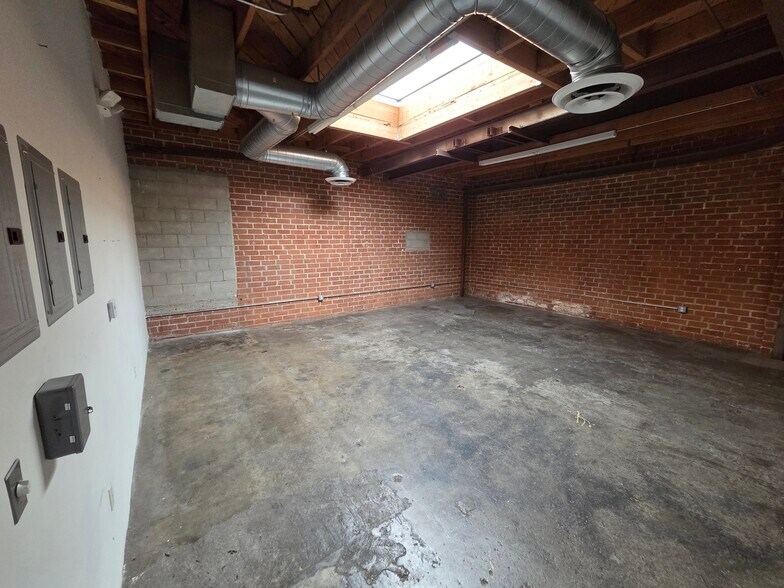 More Photos Of 2234 Barry Ave, Los Angeles Warehouse For Lease
