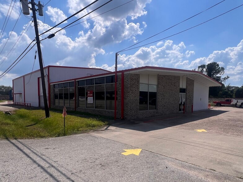 More Photos Of 13207 Highway 6, Santa Fe Auto Repair For Lease