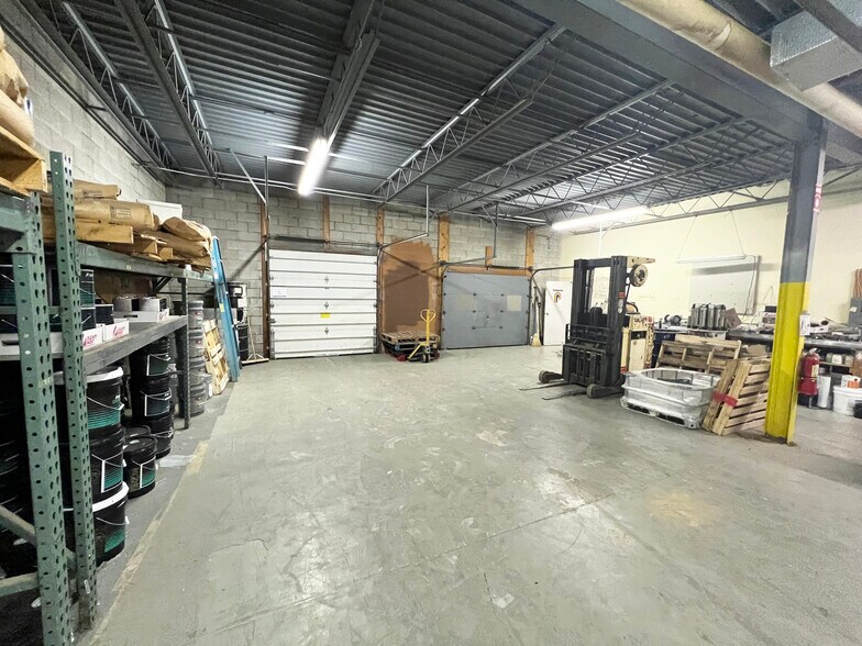 More Photos Of 3530 Airline Rd, Muskegon Freestanding For Lease