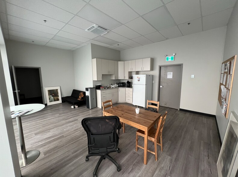 More Photos Of 2195 Queen St, Abbotsford Warehouse For Lease