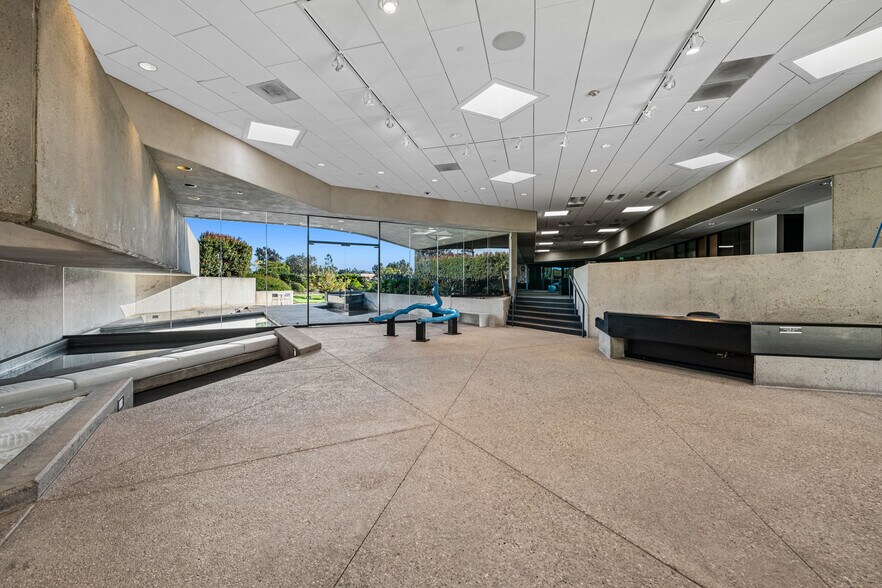 More Photos Of 9800 Campus Point Dr, San Diego Flex For Lease