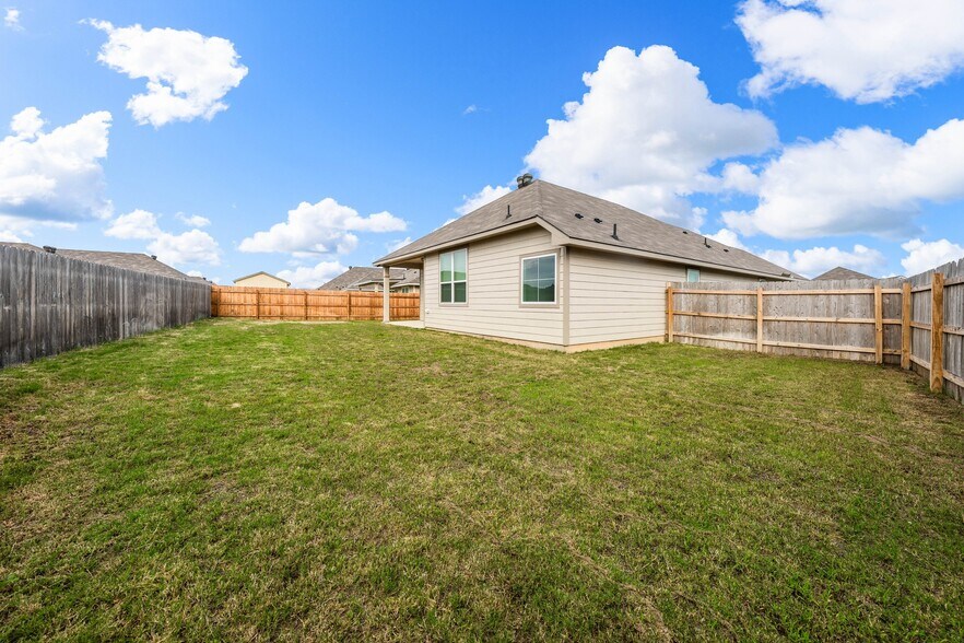 More Photos Of 4020 Centerfire, Waco Apartments For Sale