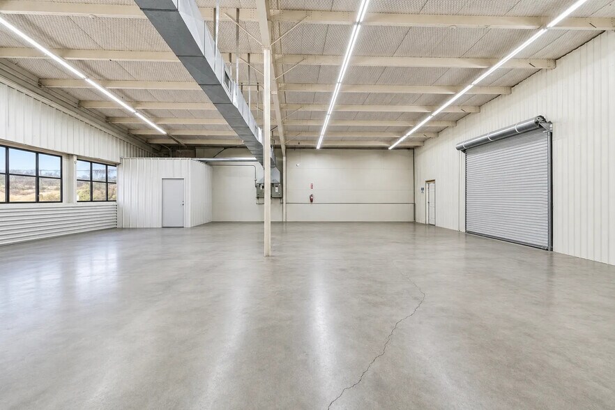 More Photos Of 684 Interstate 45 S, Huntsville General Retail For Lease