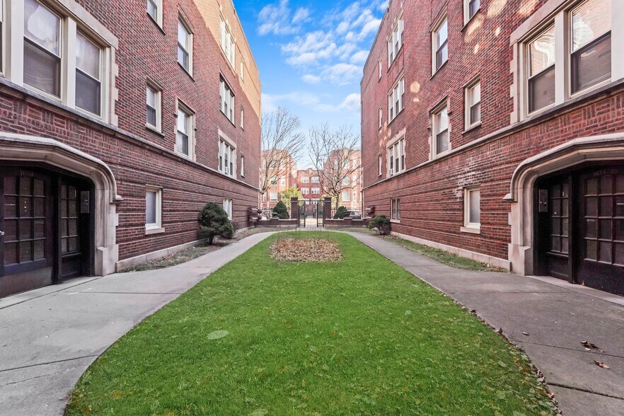 More Photos Of 7648 S Phillips Ave, Chicago Apartments For Sale