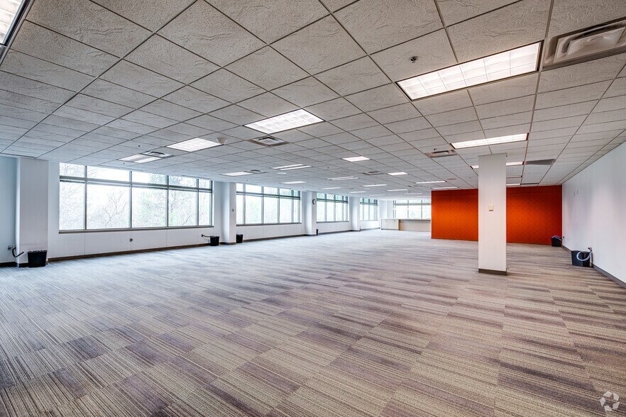 More Photos Of 2655 Eagan Woods Dr, Eagan Office For Lease