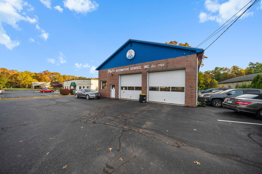 More Photos Of 457 Spring St, Windsor Locks Auto Repair For Sale