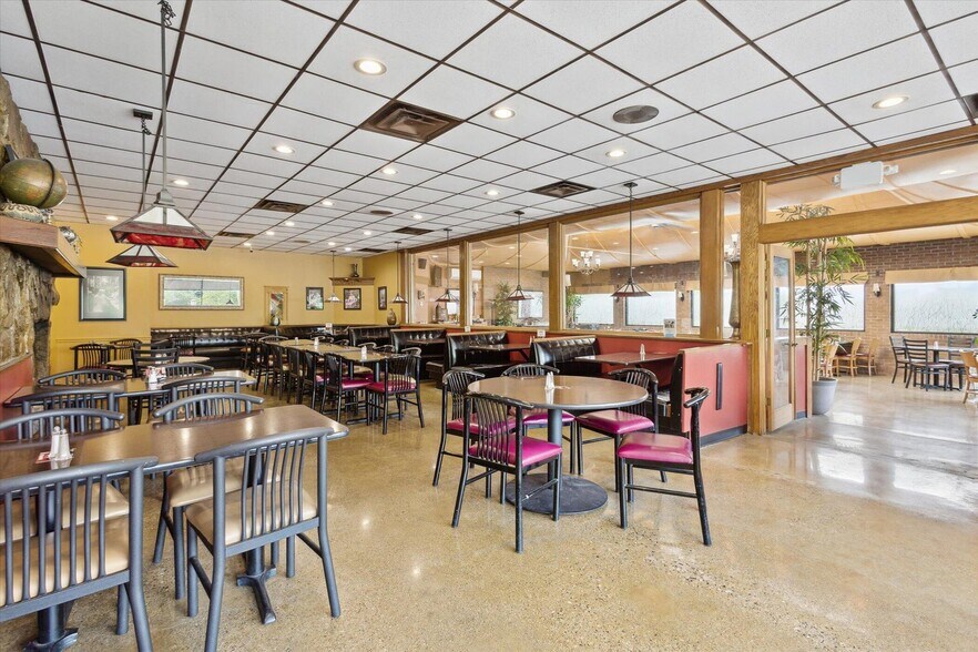 More Photos Of 3705 Ann Arbor Rd, Jackson Restaurant For Sale