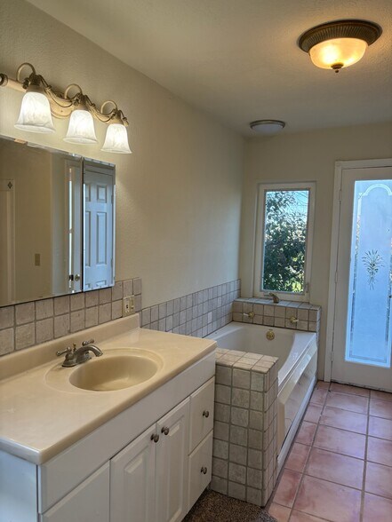 More Photos Of 3027 W Wise Rd, Lincoln Land For Sale