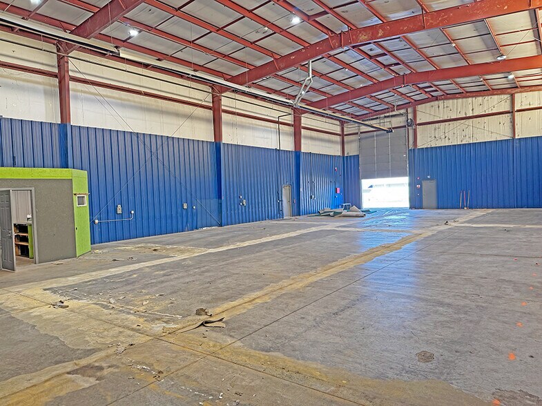 More Photos Of 48 Empire Dr, Belleville Warehouse For Lease