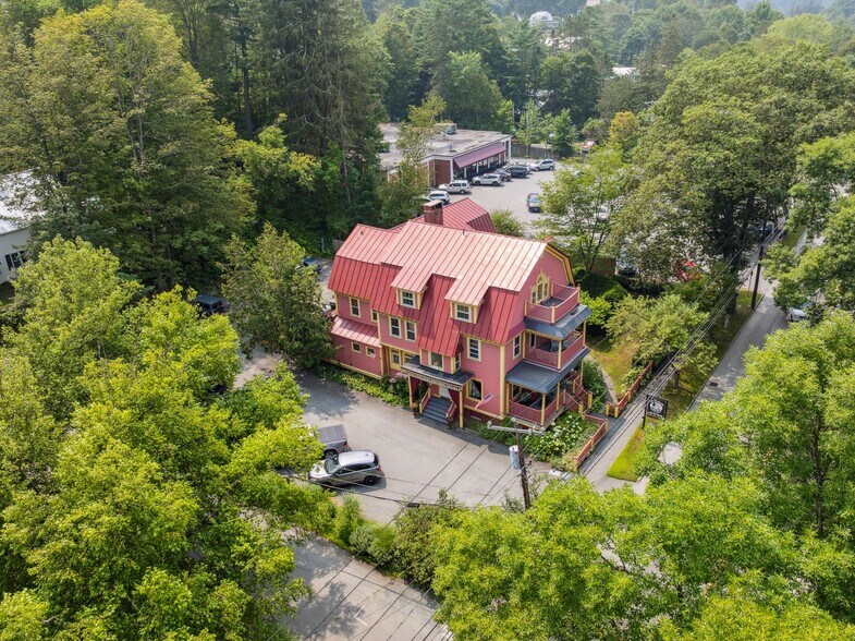 Primary Photo Of 41 Pleasant St, Woodstock Hospitality For Sale