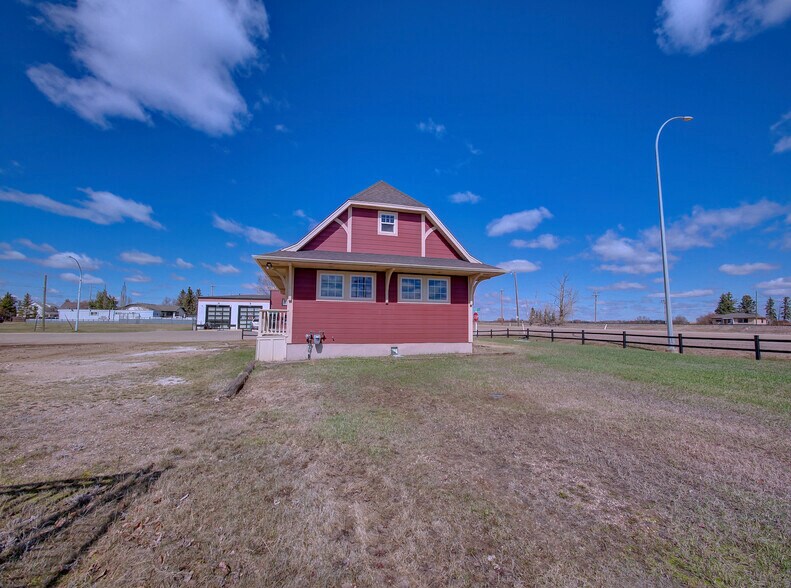 More Photos Of 5015 50 St, Chipman General Retail For Sale