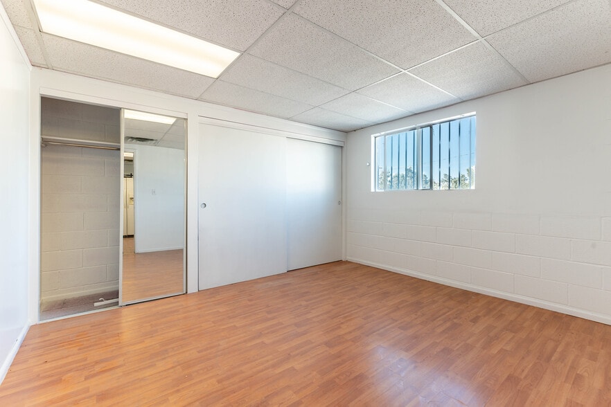 More Photos Of 2272 Crestline Loop, North Las Vegas Auto Repair For Sale