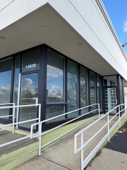 More Photos Of 13630 W Eight Mile Rd, Oak Park Freestanding For Sale