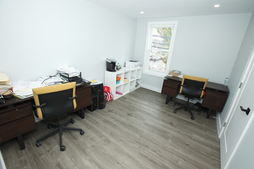 More Photos Of 136-140 Cedarhurst Ave, Cedarhurst Storefront Retail Residential For Lease