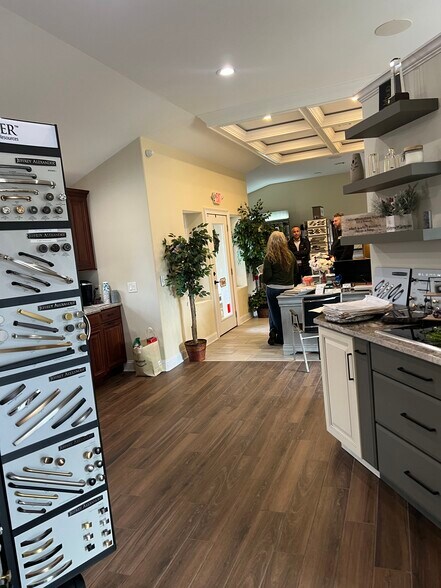 More Photos Of 138 N County Line Rd, Jackson Office For Sale