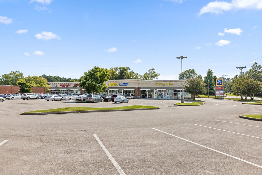 More Photos Of 6025 E Brainerd Rd, Chattanooga Storefront For Lease