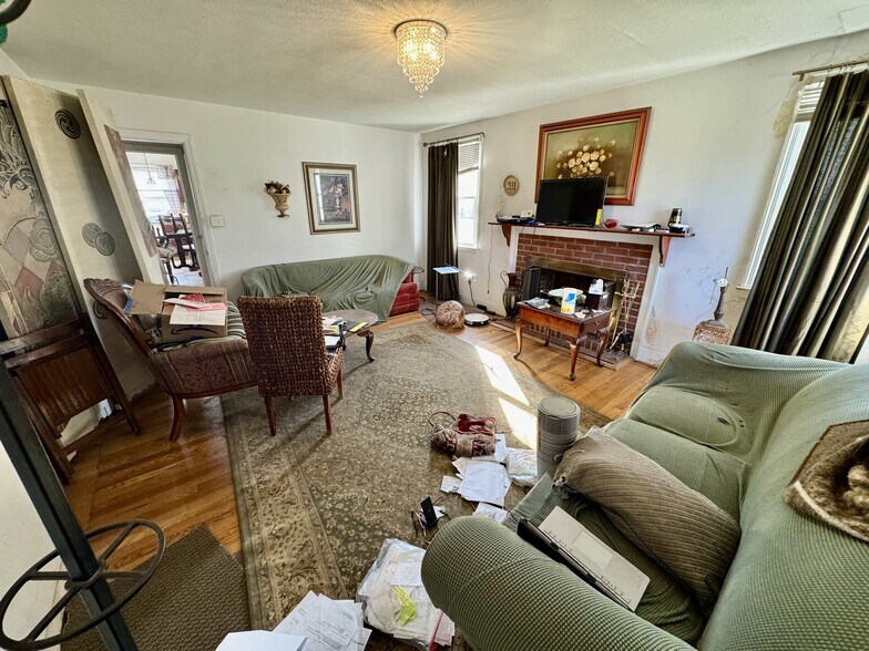 More Photos Of 2725 North Point Rd, Dundalk Office For Sale