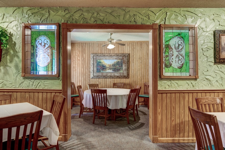 More Photos Of 1702 Park Hill Dr, Gainesville Restaurant For Sale