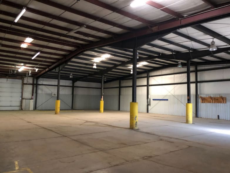 More Photos Of 19 Ransier Dr, West Seneca Light Distribution For Lease