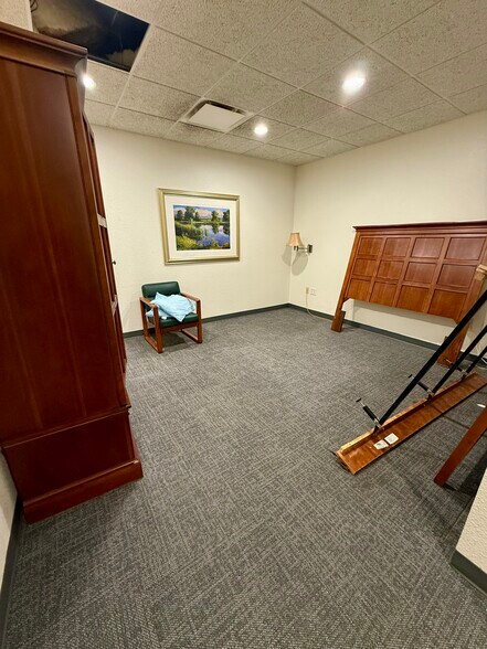 More Photos Of 3900 Southpark Dr, Tyler Office For Sale