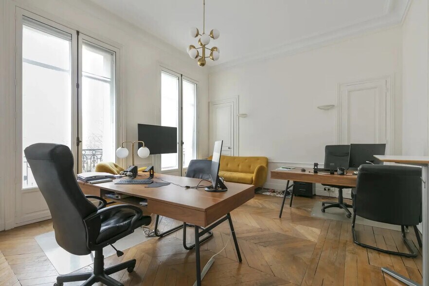 More Photos Of 51 Rue Jean-Jacques Rousseau, Paris Office For Sale