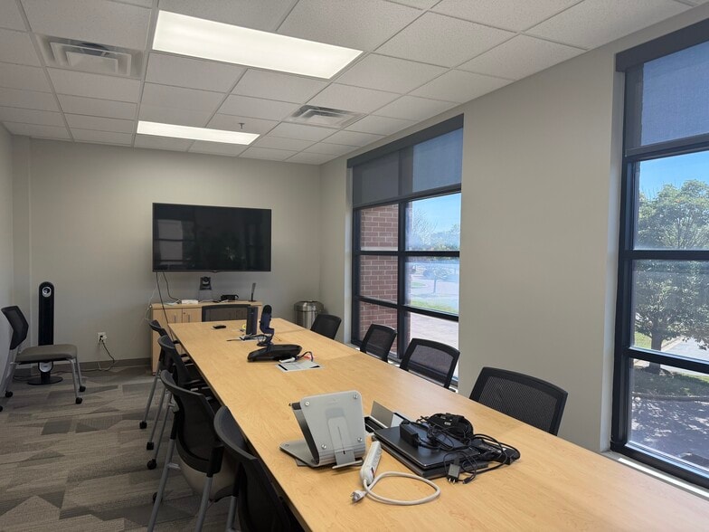 More Photos Of 1020 Monarch St, Lexington Office For Sale