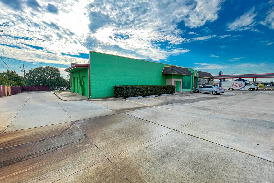 More Photos Of 4313 NW Cache Rd, Lawton Convenience Store For Lease