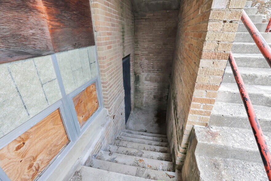 More Photos Of 300 E Auburn Ave, Springfield Office For Sale