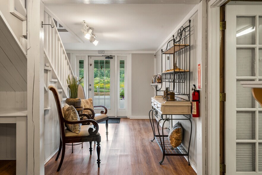 More Photos Of 2049 Post Rd, Wells Storefront Retail Office For Lease