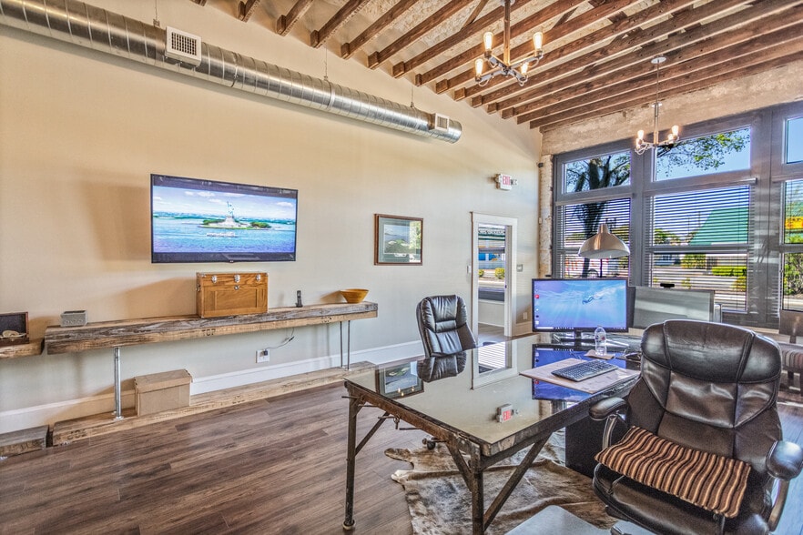 More Photos Of 1501-1505 N Main St, Jacksonville Storefront Retail Office For Lease