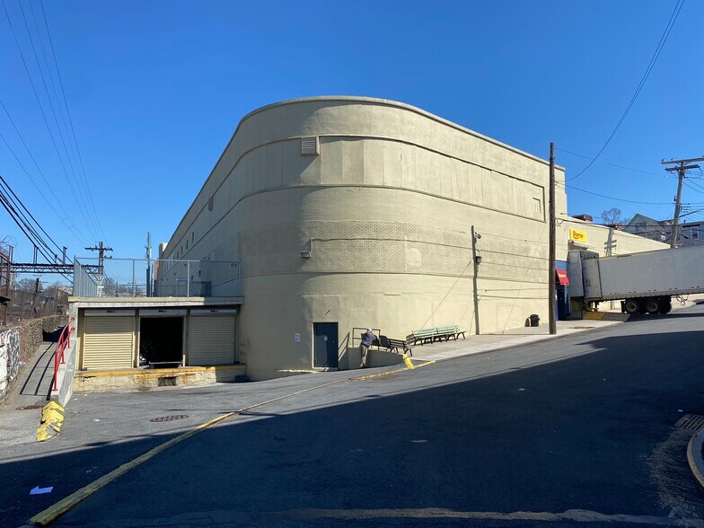 Primary Photo Of 555 E 242nd St, Bronx Distribution For Lease