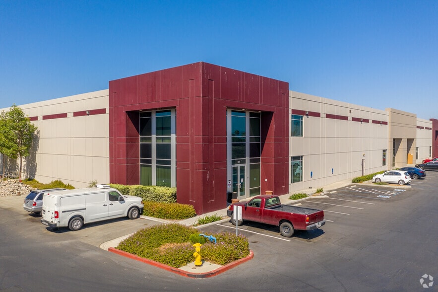 More Photos Of 7577 Airway Rd, San Diego Warehouse For Sale