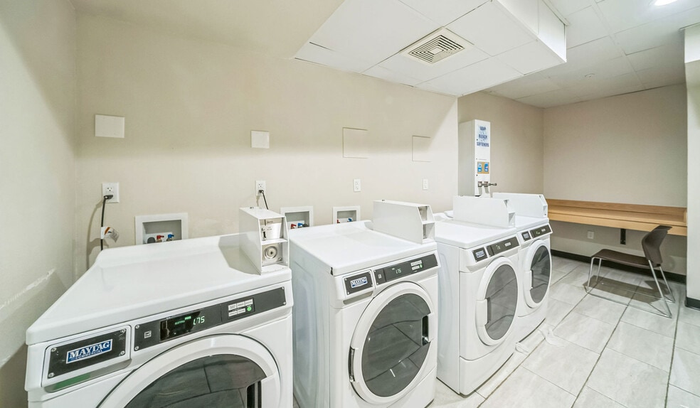 More Photos Of 409 N Clark Rd, Cedar Hill Hotel For Sale