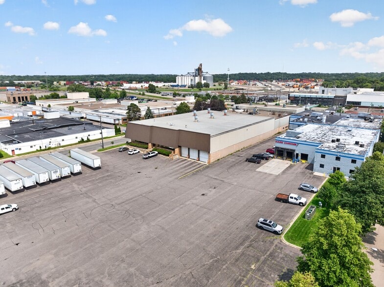 More Photos Of 2639 2nd St NE, Saint Anthony Manufacturing For Sale