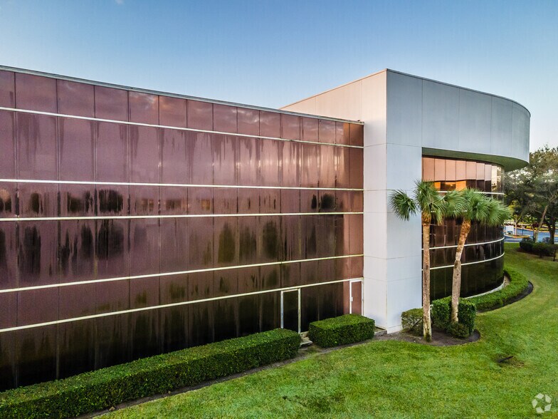 More Photos Of 580 Village Blvd, West Palm Beach Medical For Lease